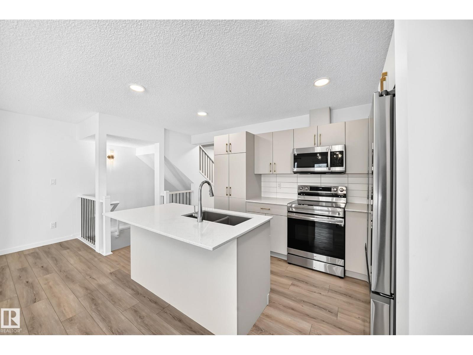 #4 905 172 ST SW