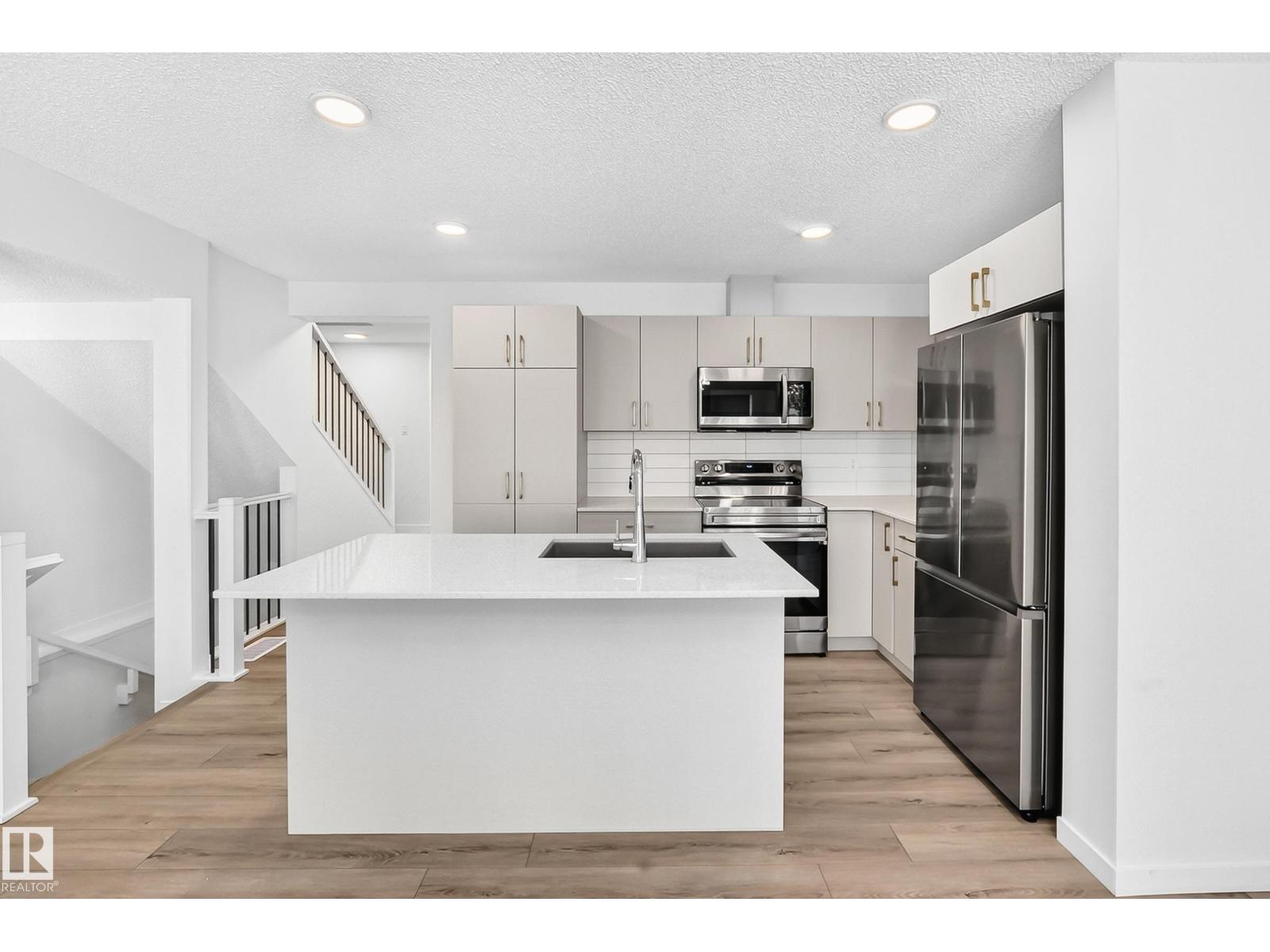#4 905 172 ST SW
