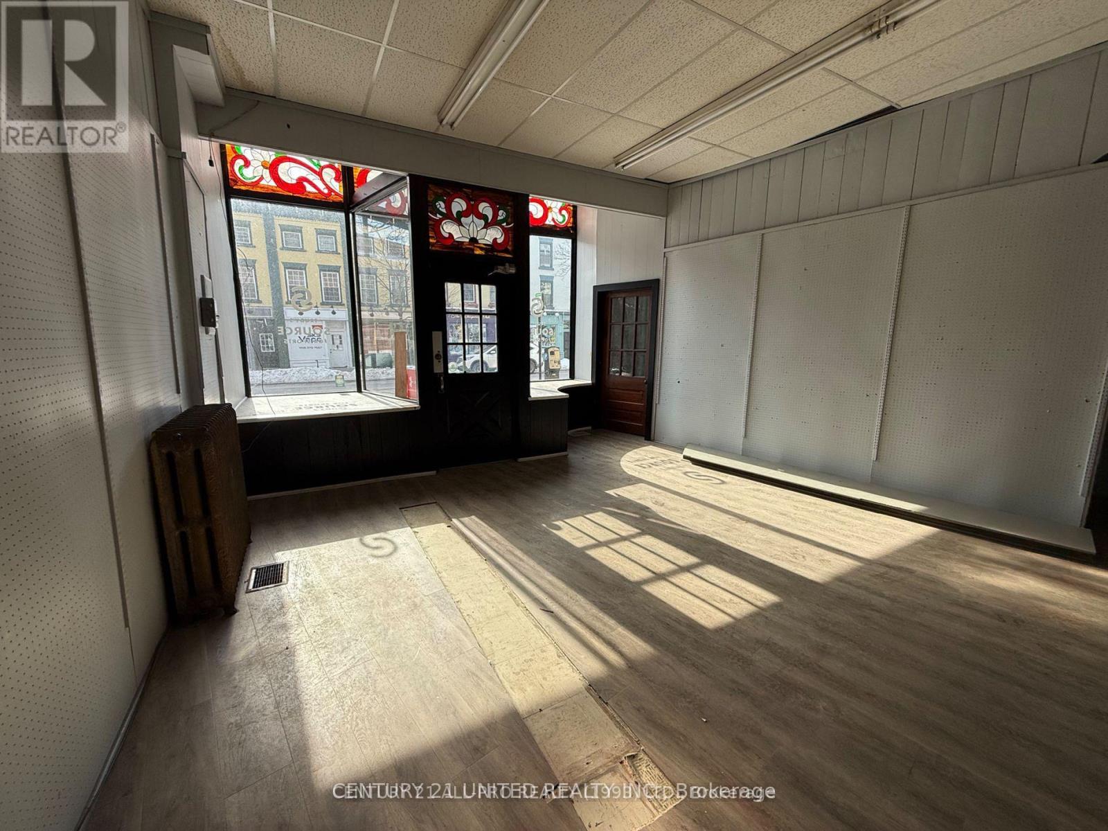 A - 84 KING STREET W