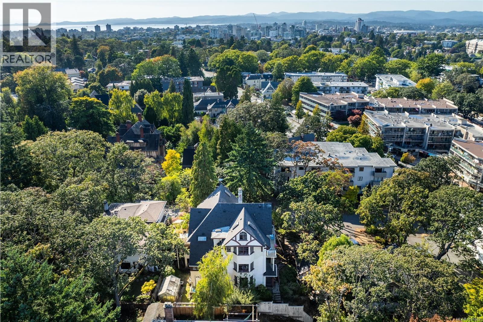 1043/1045 Belmont Ave