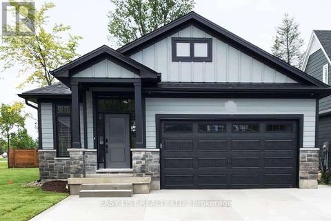 2 CREEK SIDE PLACE Lambton Shores (Grand Bend) ON N0M1T0