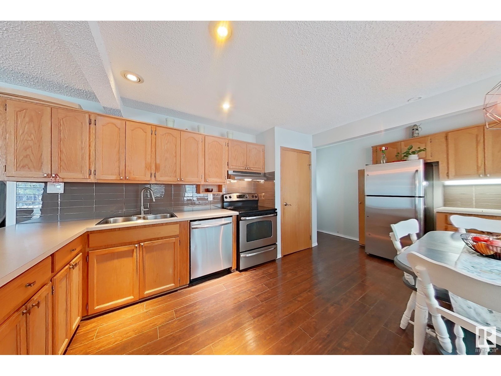 12122 125 ST NW