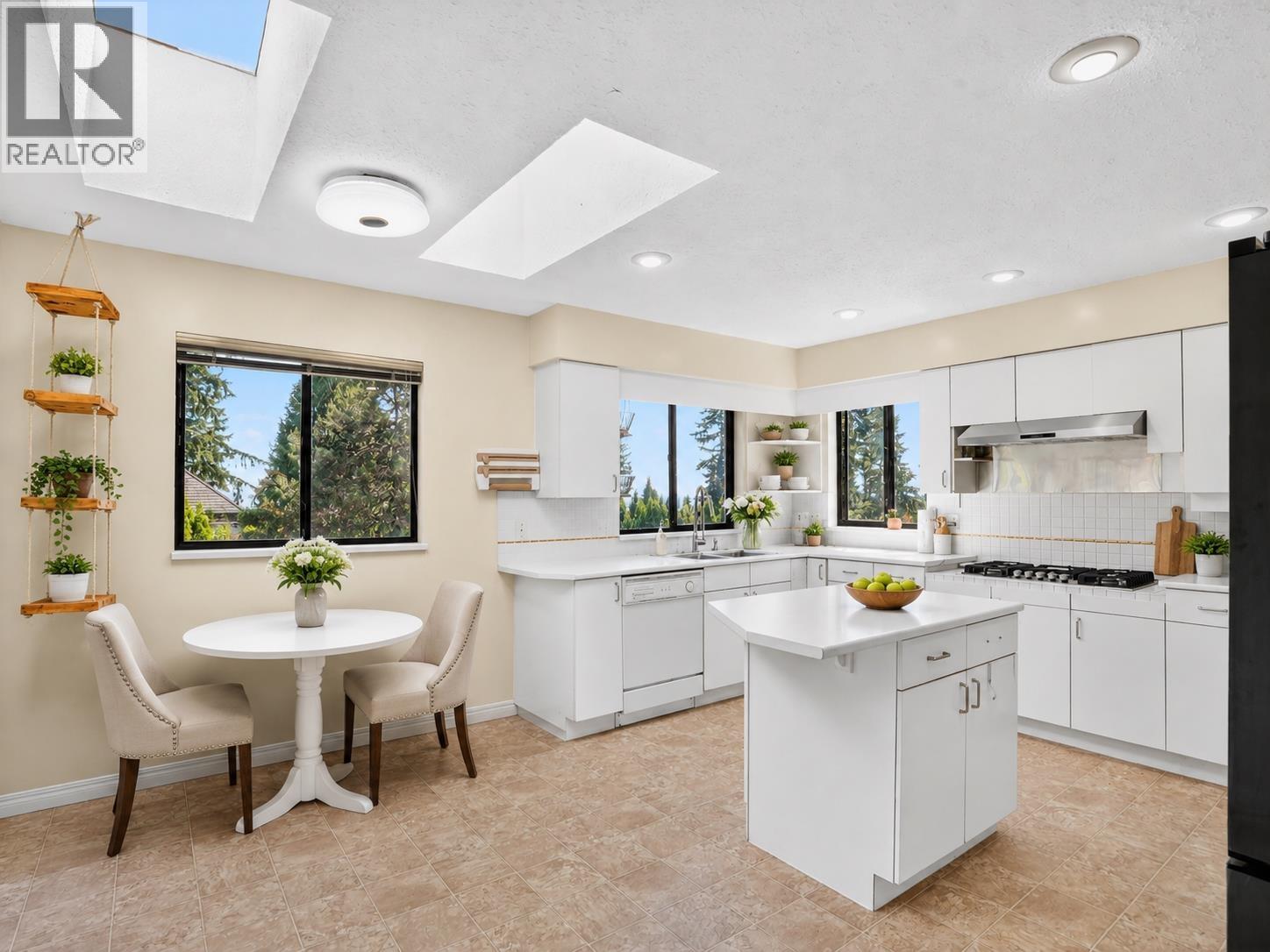 2940 DRESDEN WAY