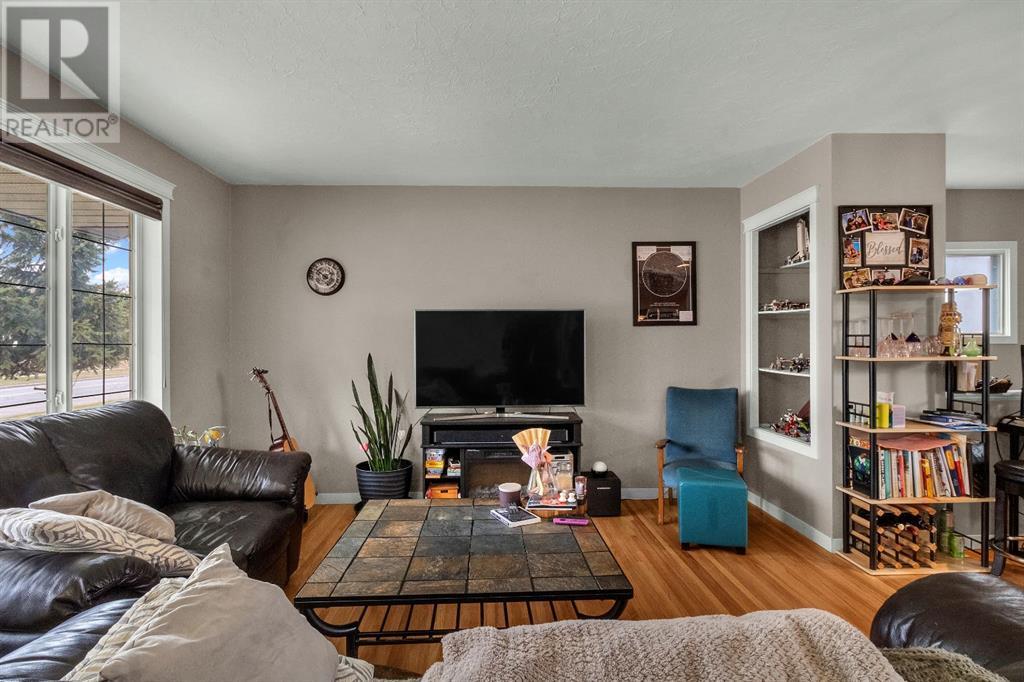 284 Acadia Drive SE