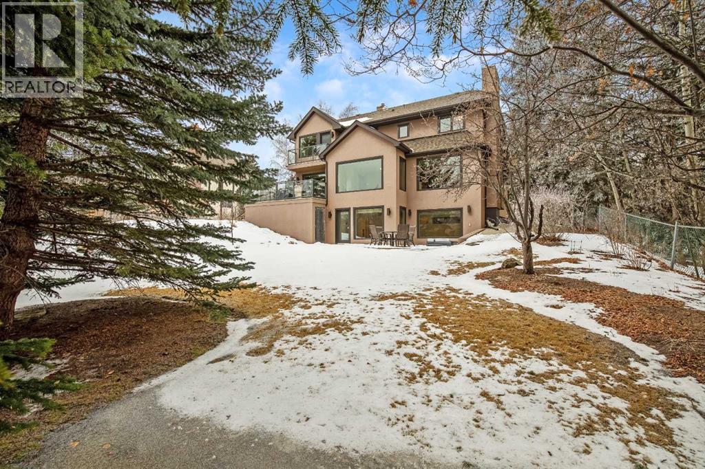 16 Stratton Place SW