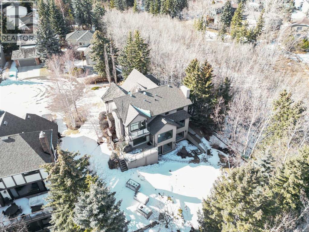 16 Stratton Place SW