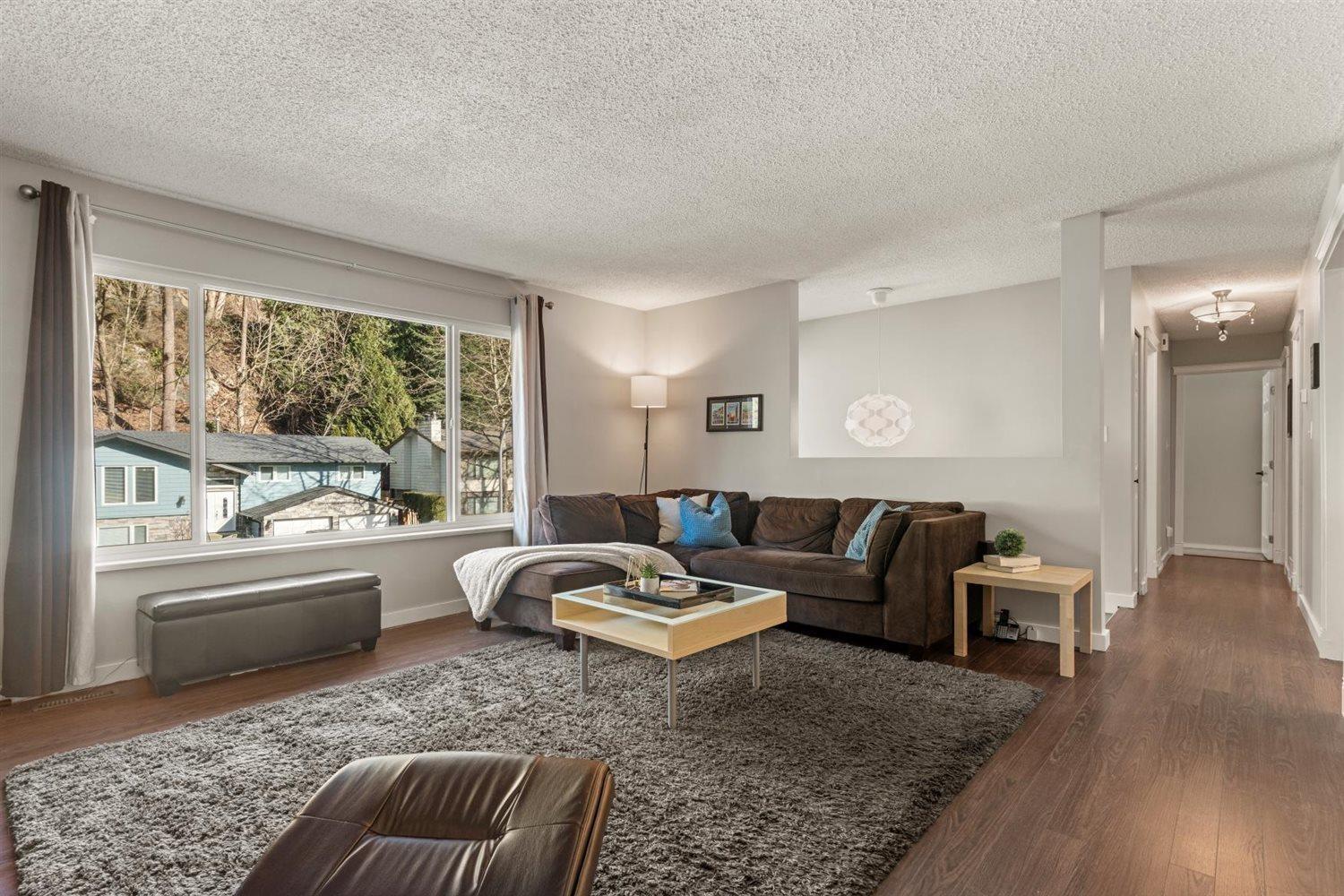 2419 CAMERON CRESCENT