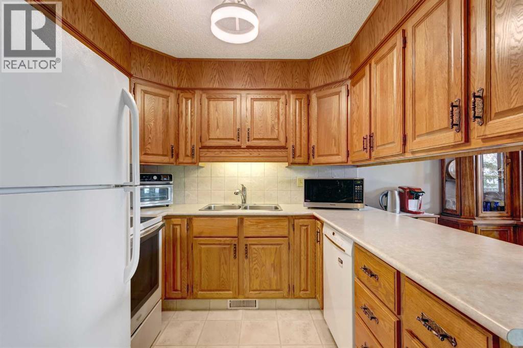 30, 118 Strathcona Road SW