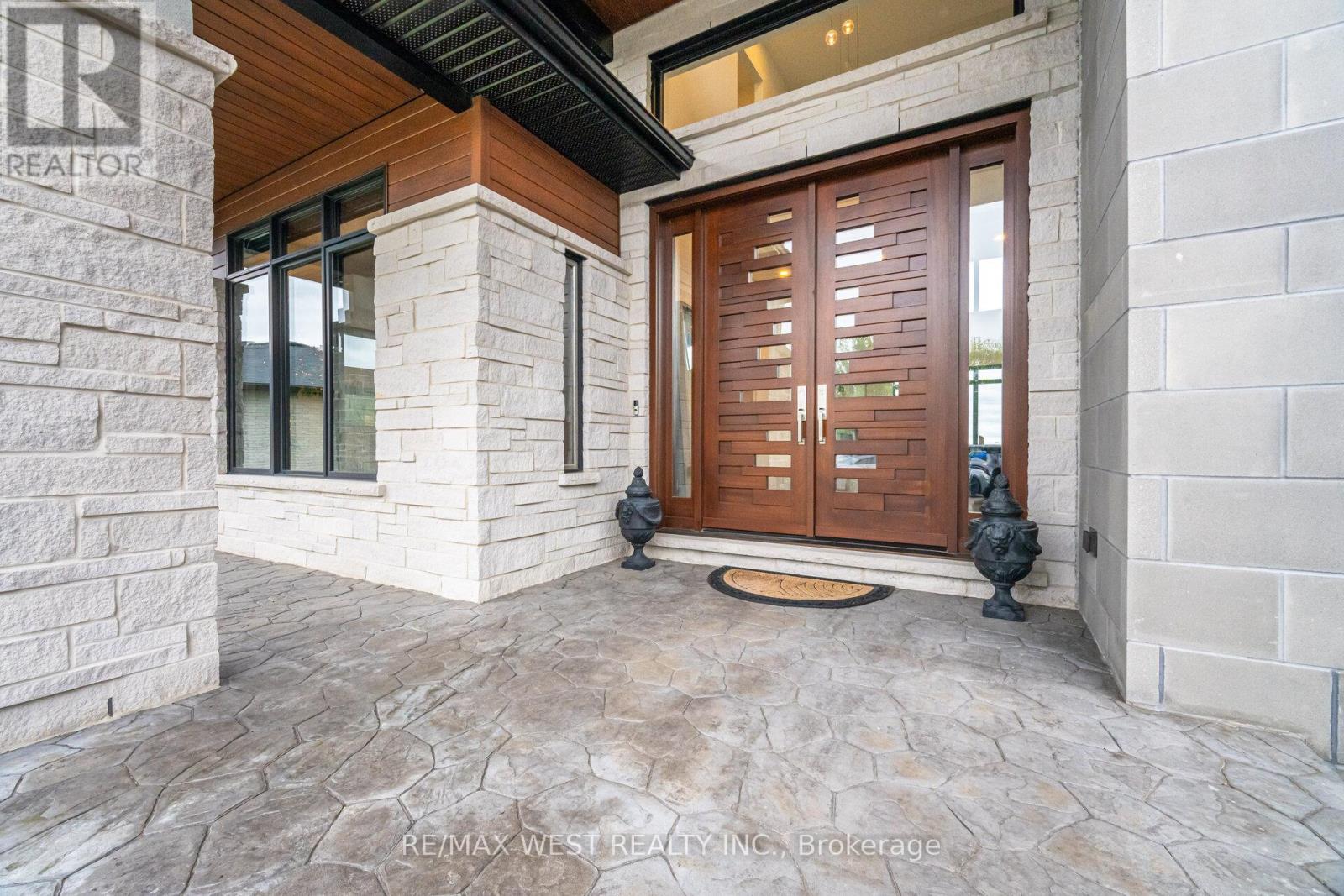 83 NAVIGATION DRIVE