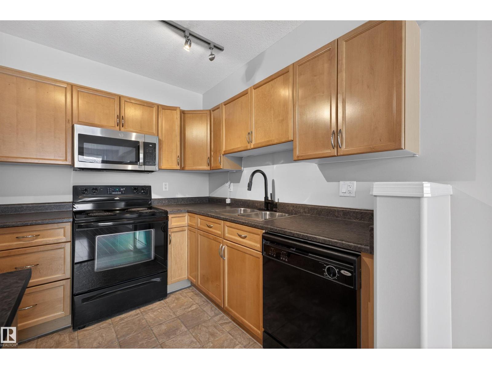 #102 1589 GLASTONBURY BV NW