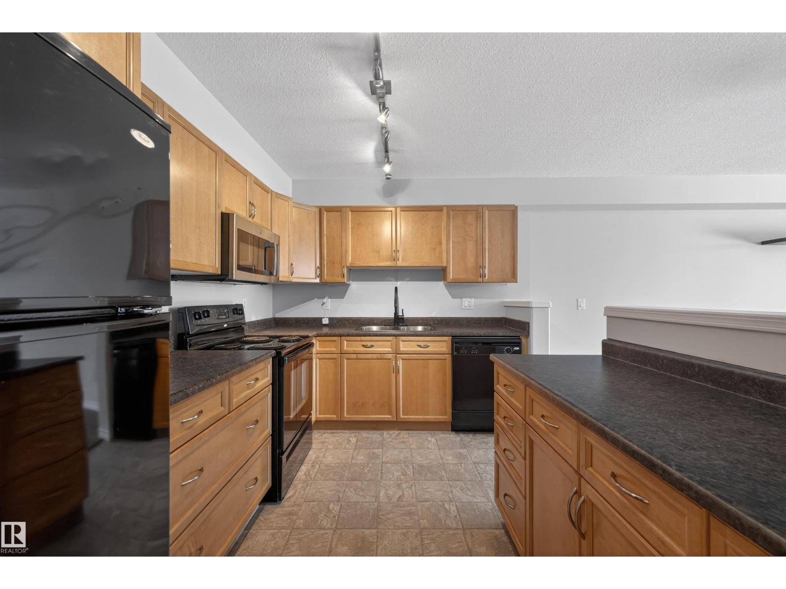 #102 1589 GLASTONBURY BV NW