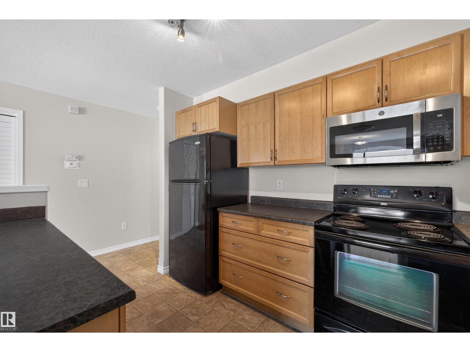 #102 1589 GLASTONBURY BV NW