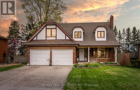 12 SUNRISE DRIVE Kitchener ON N2B3B4