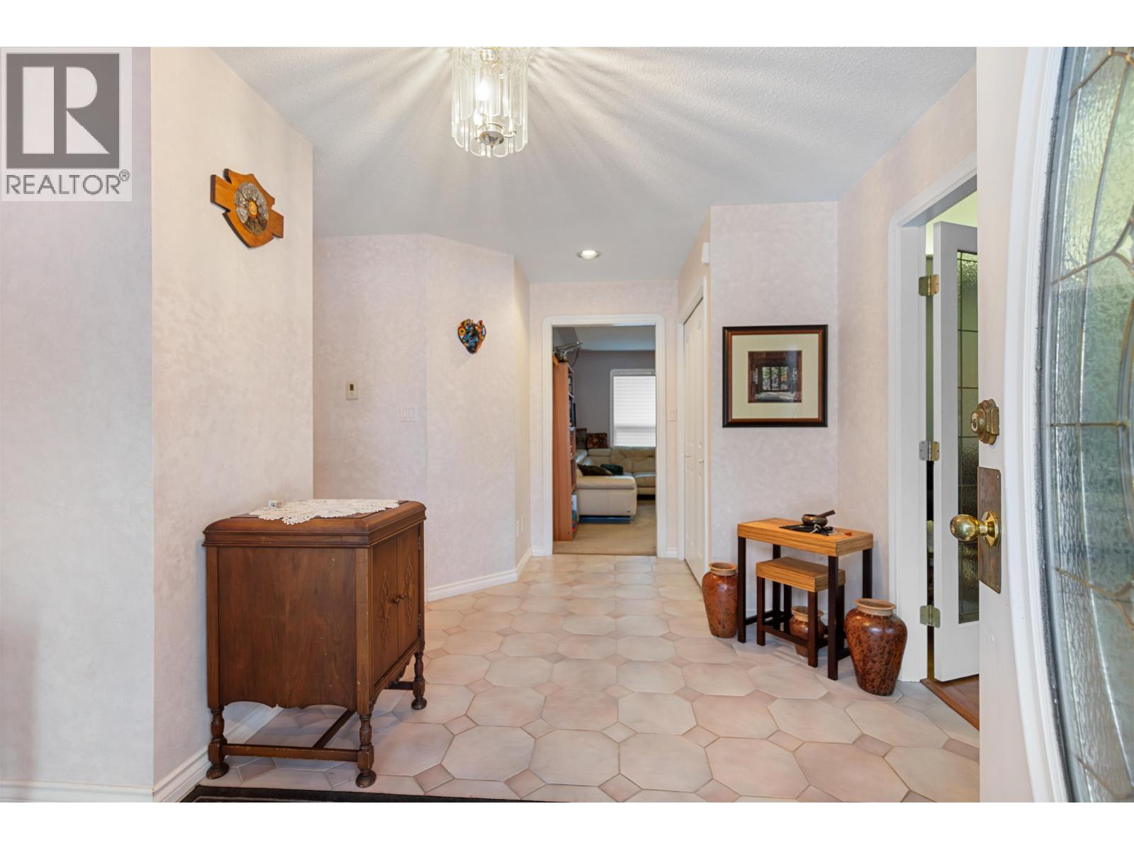 6843 VALLEYVIEW DRIVE