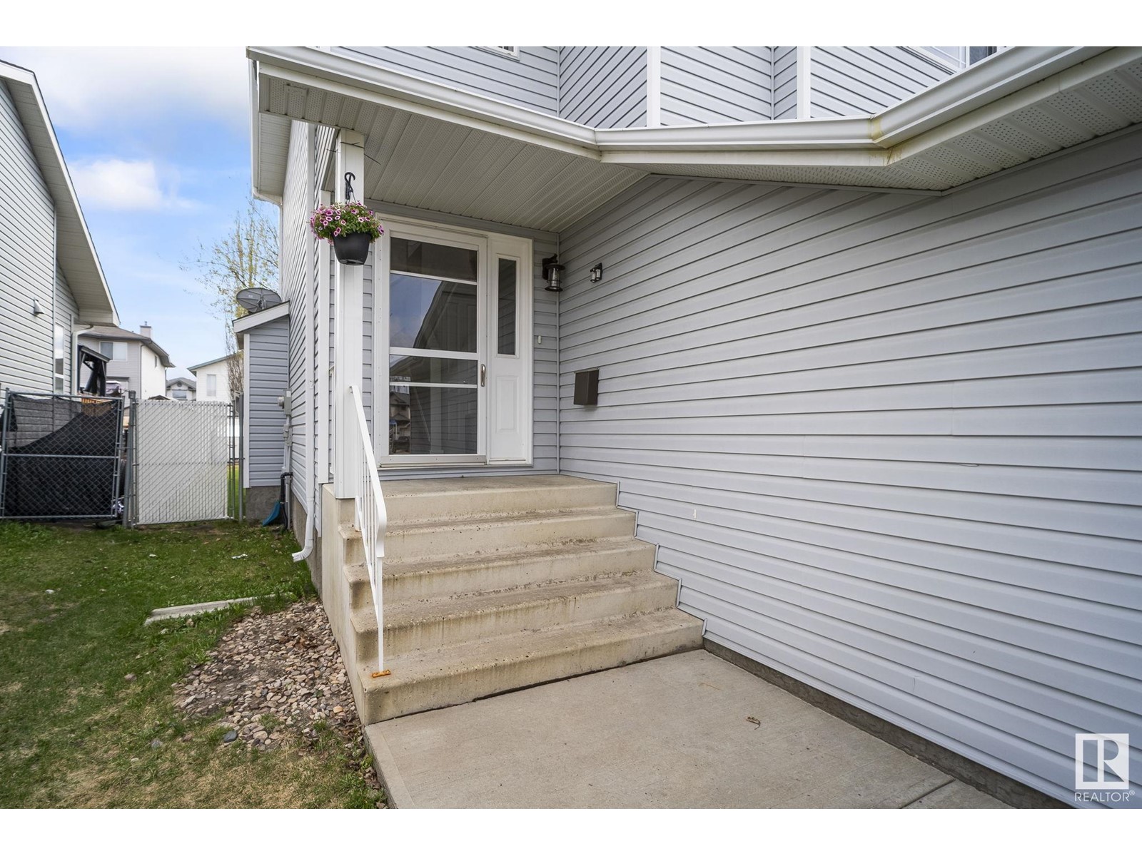 18 Bridgeport Blvd