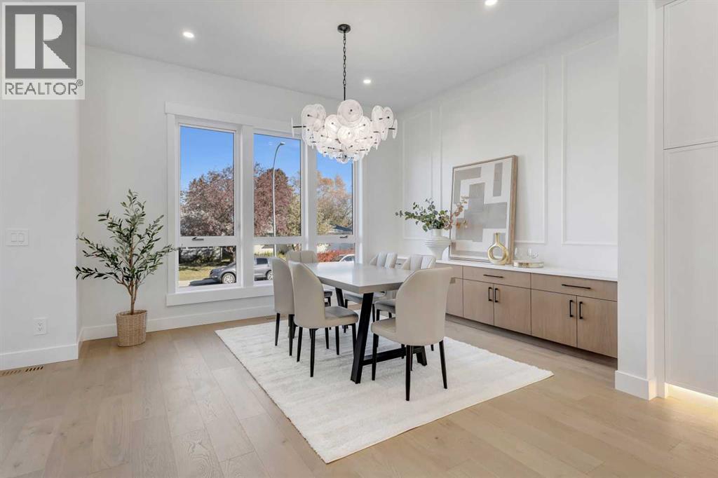 2715 Cochrane Road NW