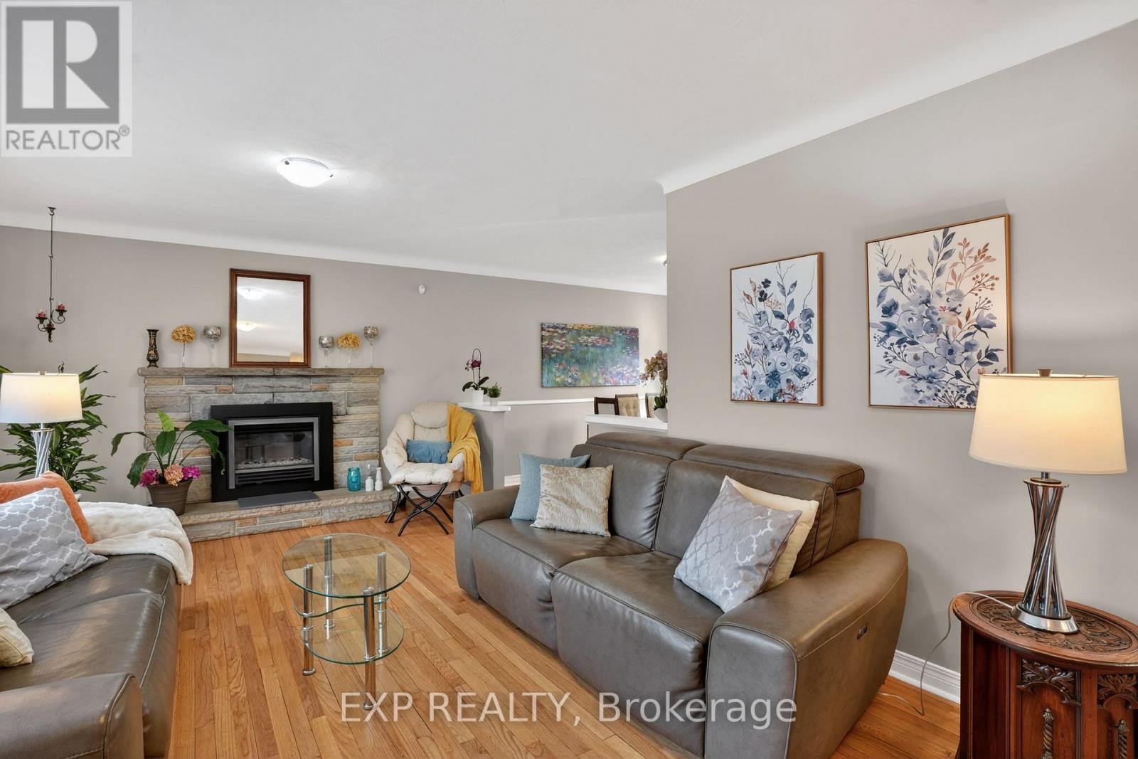 4 WOLMSLEY CRESCENT