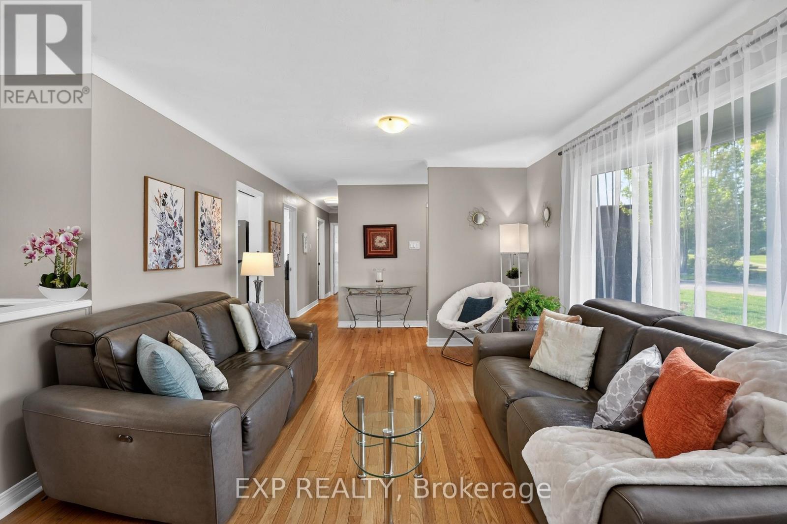 4 WOLMSLEY CRESCENT