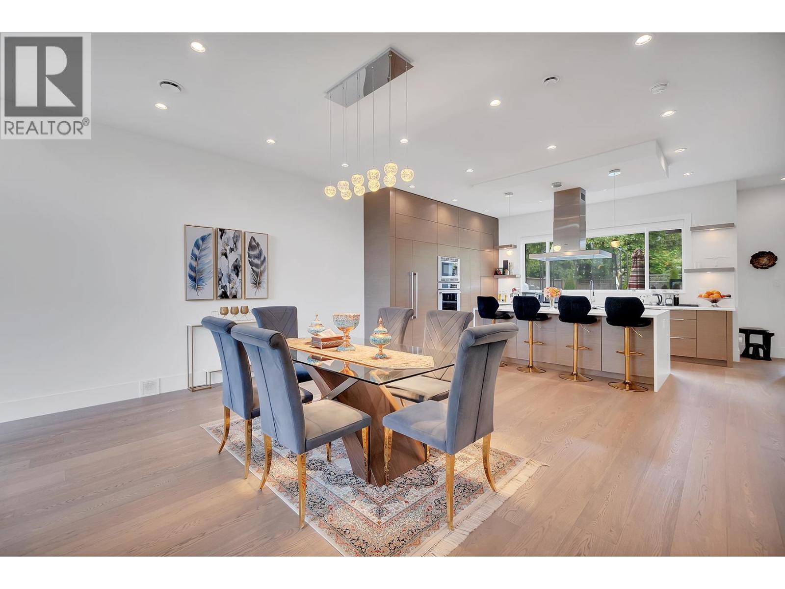 440 W QUEENS ROAD
