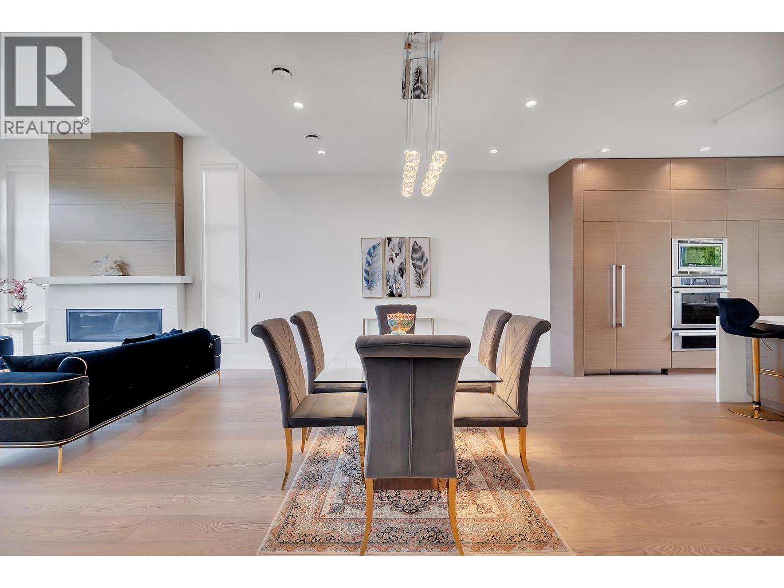 440 W QUEENS ROAD