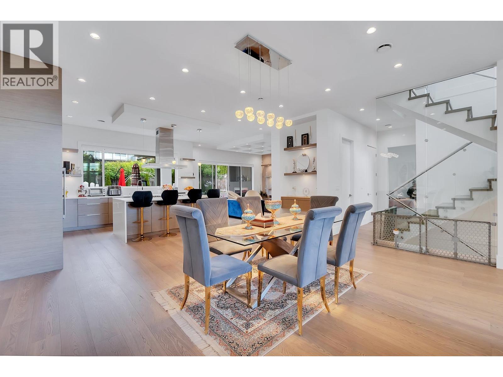 440 W QUEENS ROAD