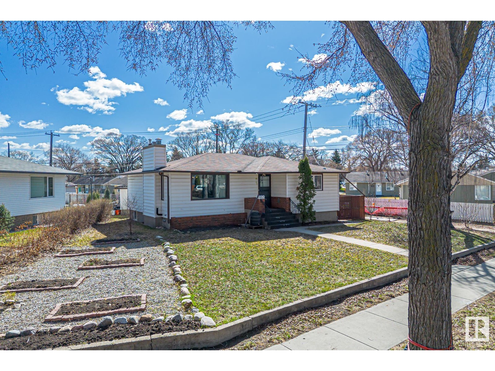 9513 81 ST NW