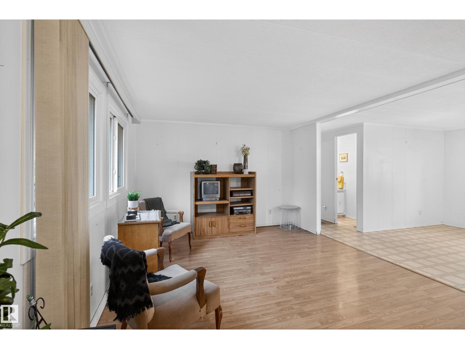 21 Willowdale DR SE