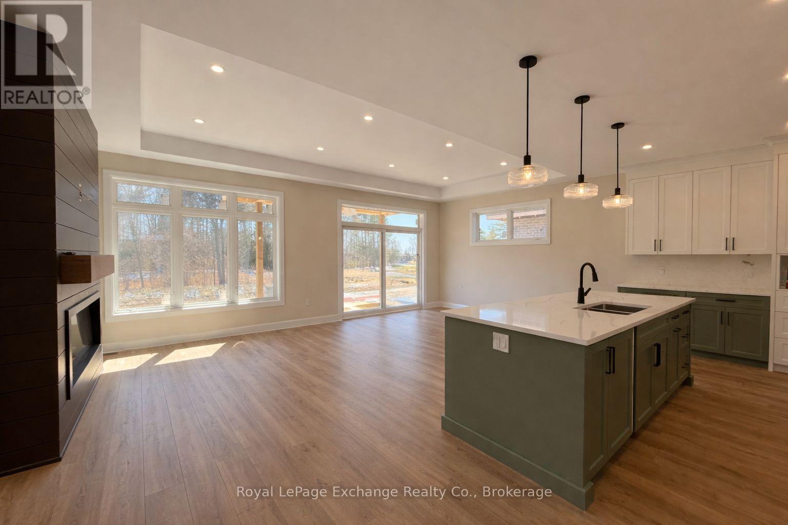 39 MERCEDES CRESCENT