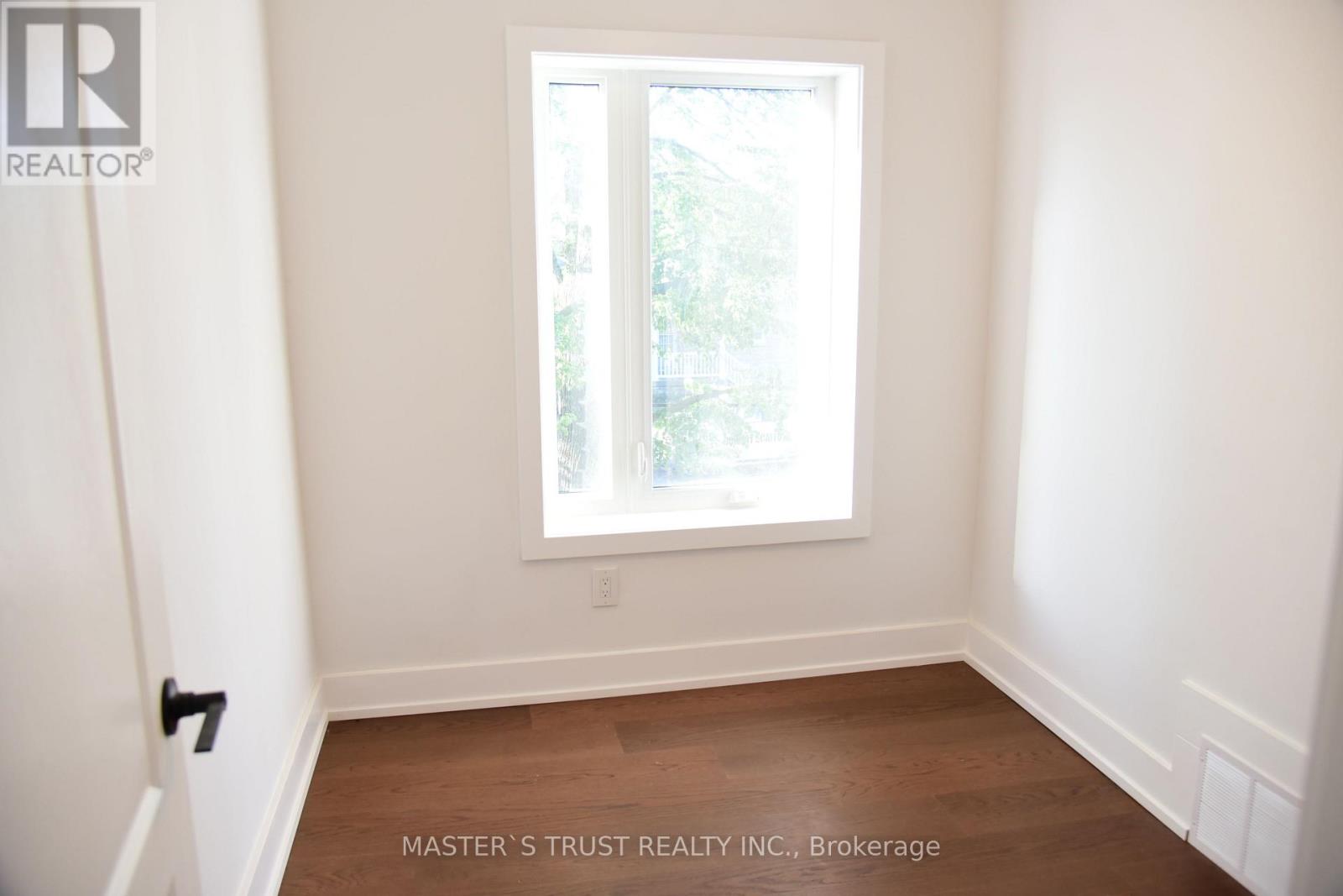 19 EMMETT AVENUE