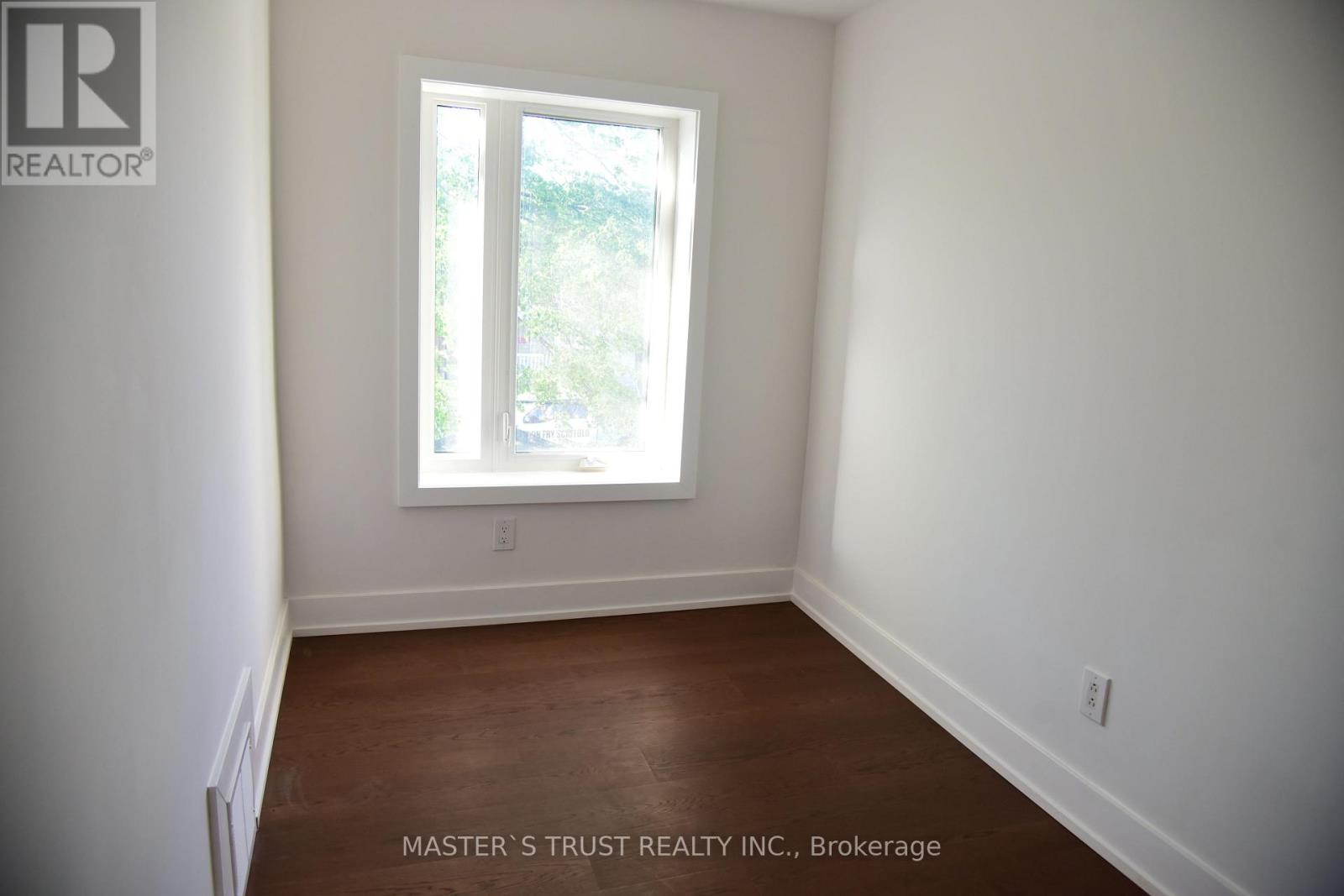 19 EMMETT AVENUE