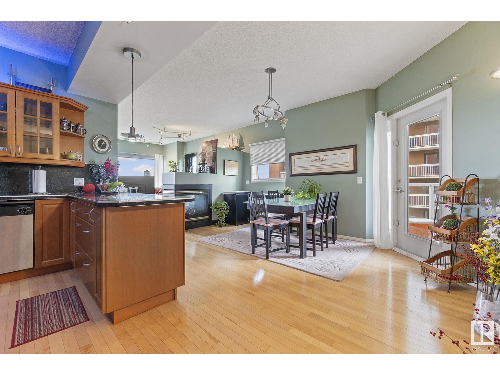 #801 9708 110 ST NW