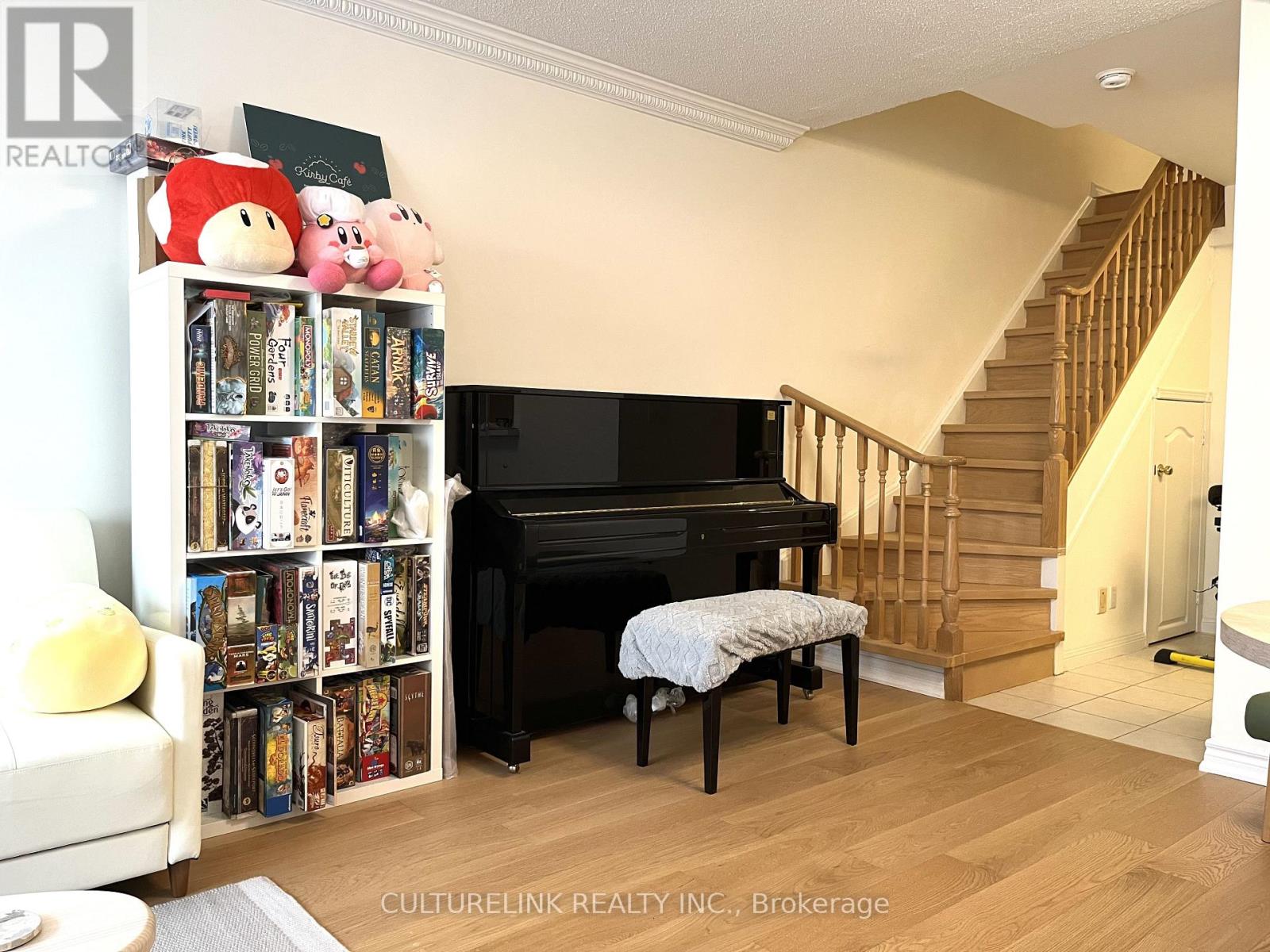 1502 - 28 SOMMERSET WAY E