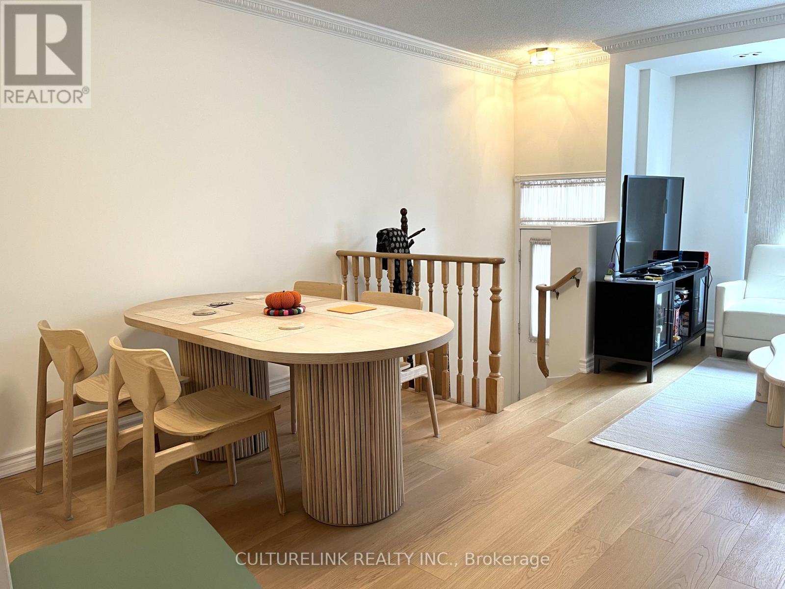 1502 - 28 SOMMERSET WAY E