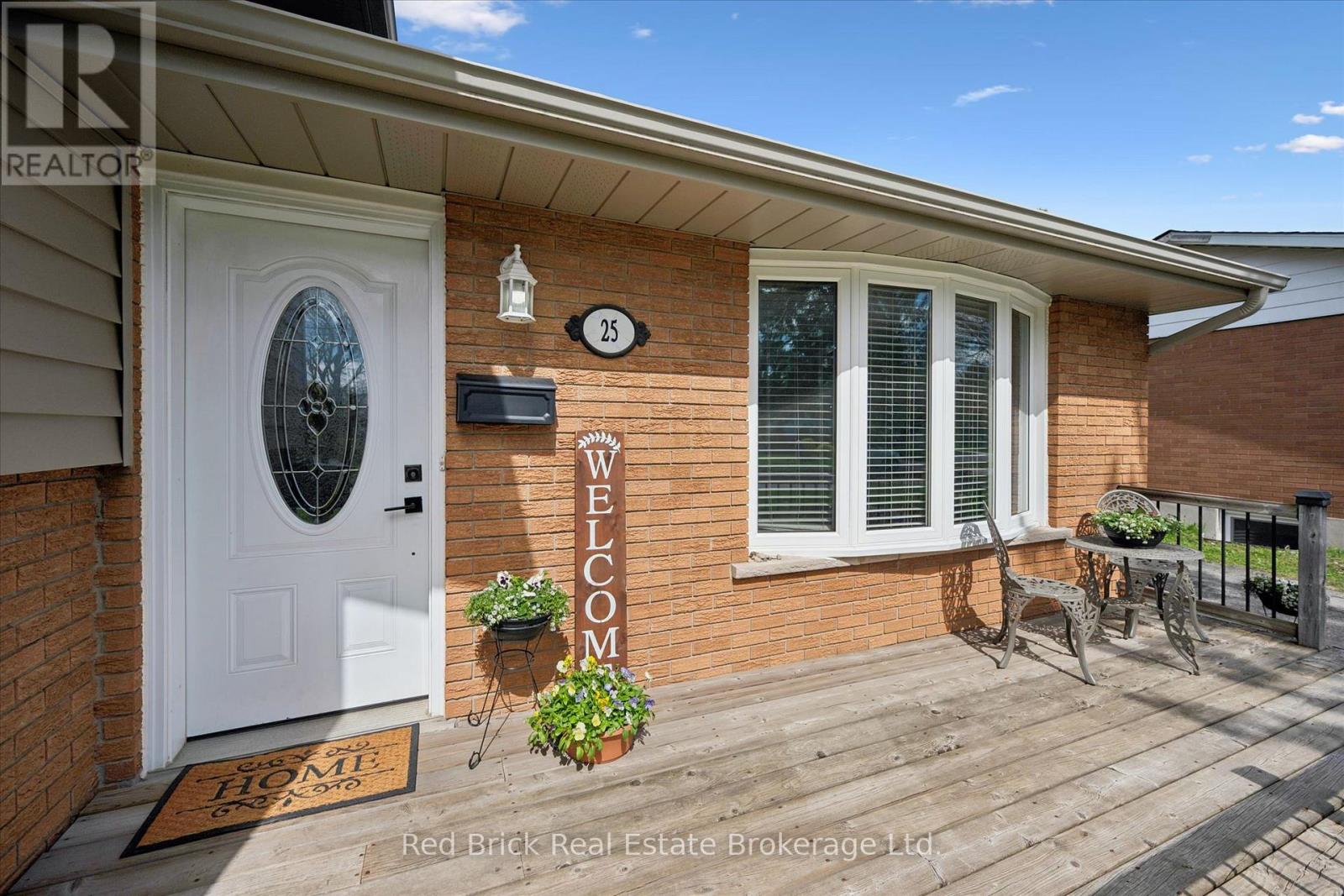 25 HASTINGS BOULEVARD