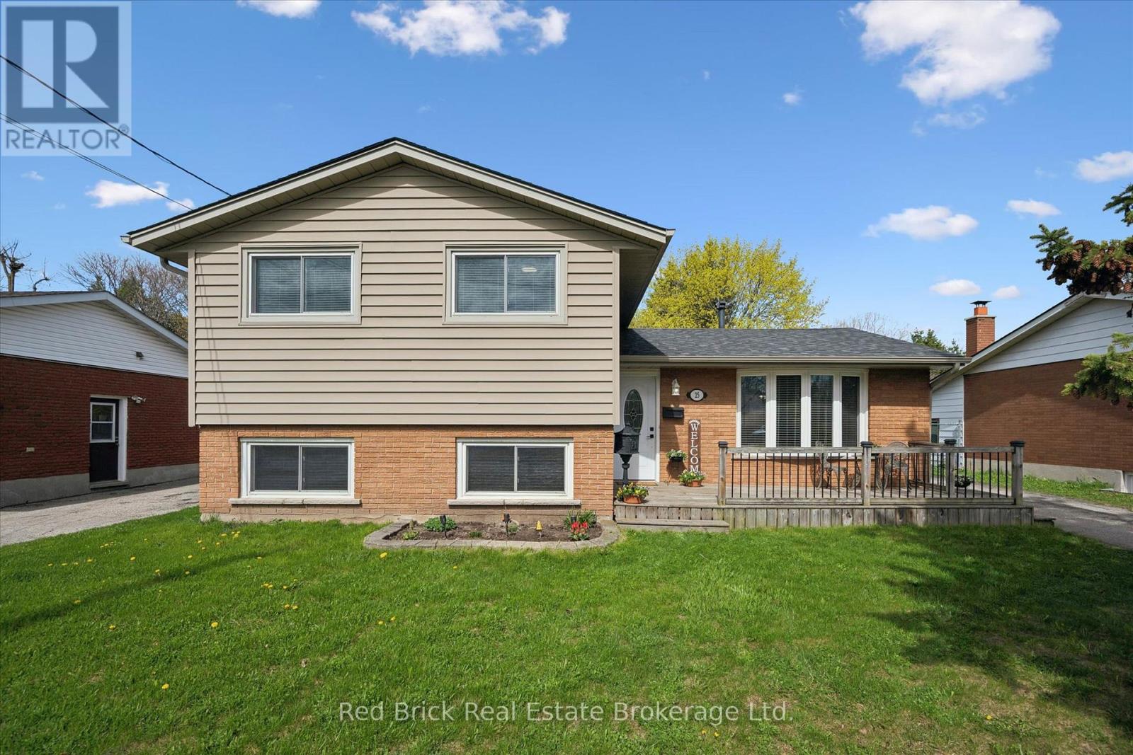 25 HASTINGS BOULEVARD