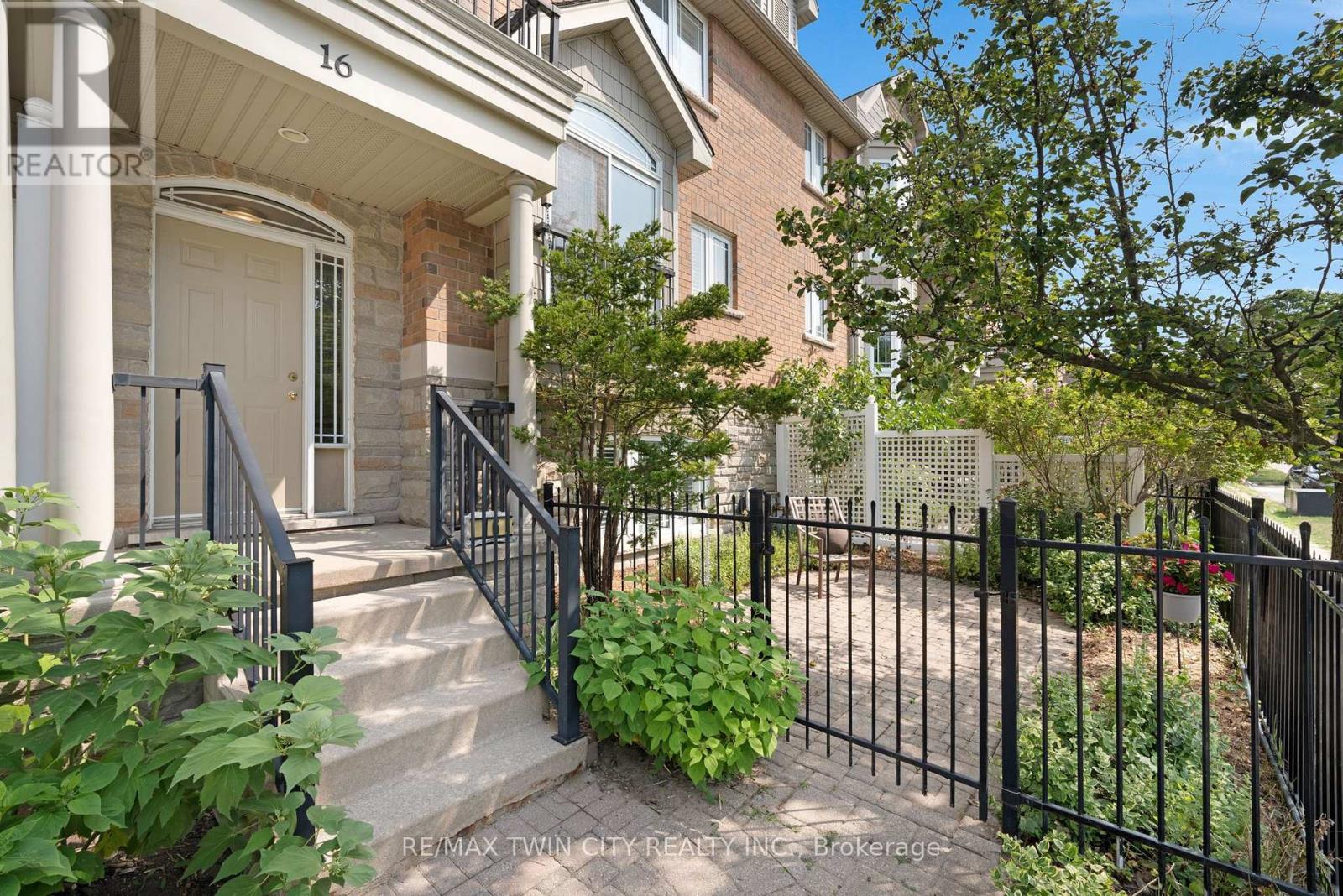16 BRUCE STREET