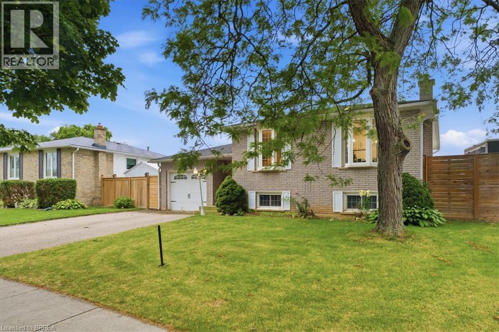 76 ENFIELD Crescent