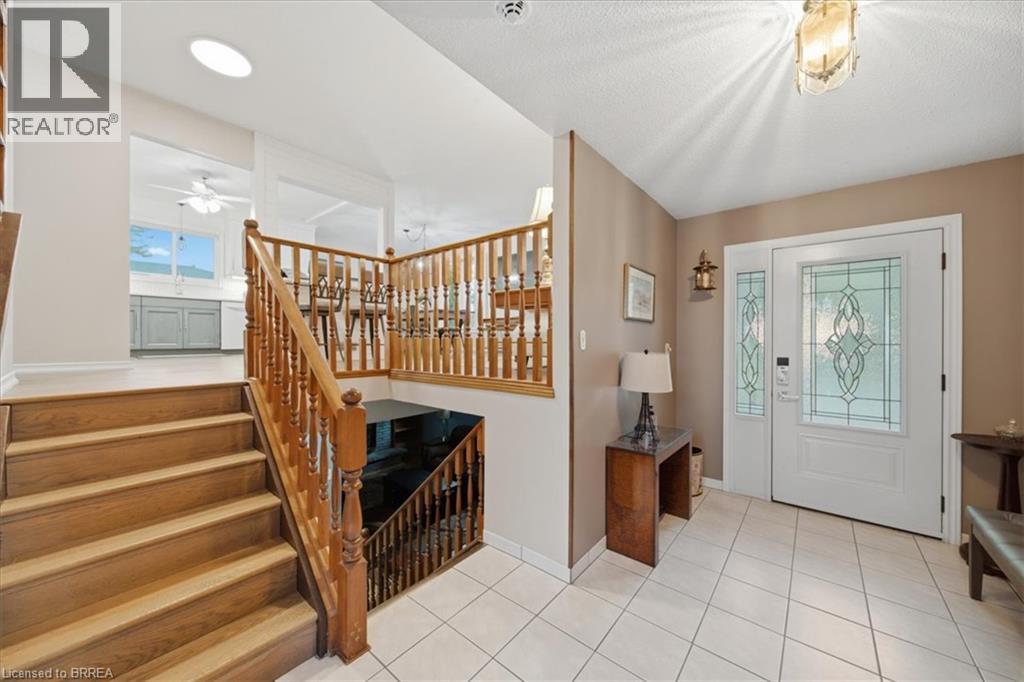 76 ENFIELD Crescent