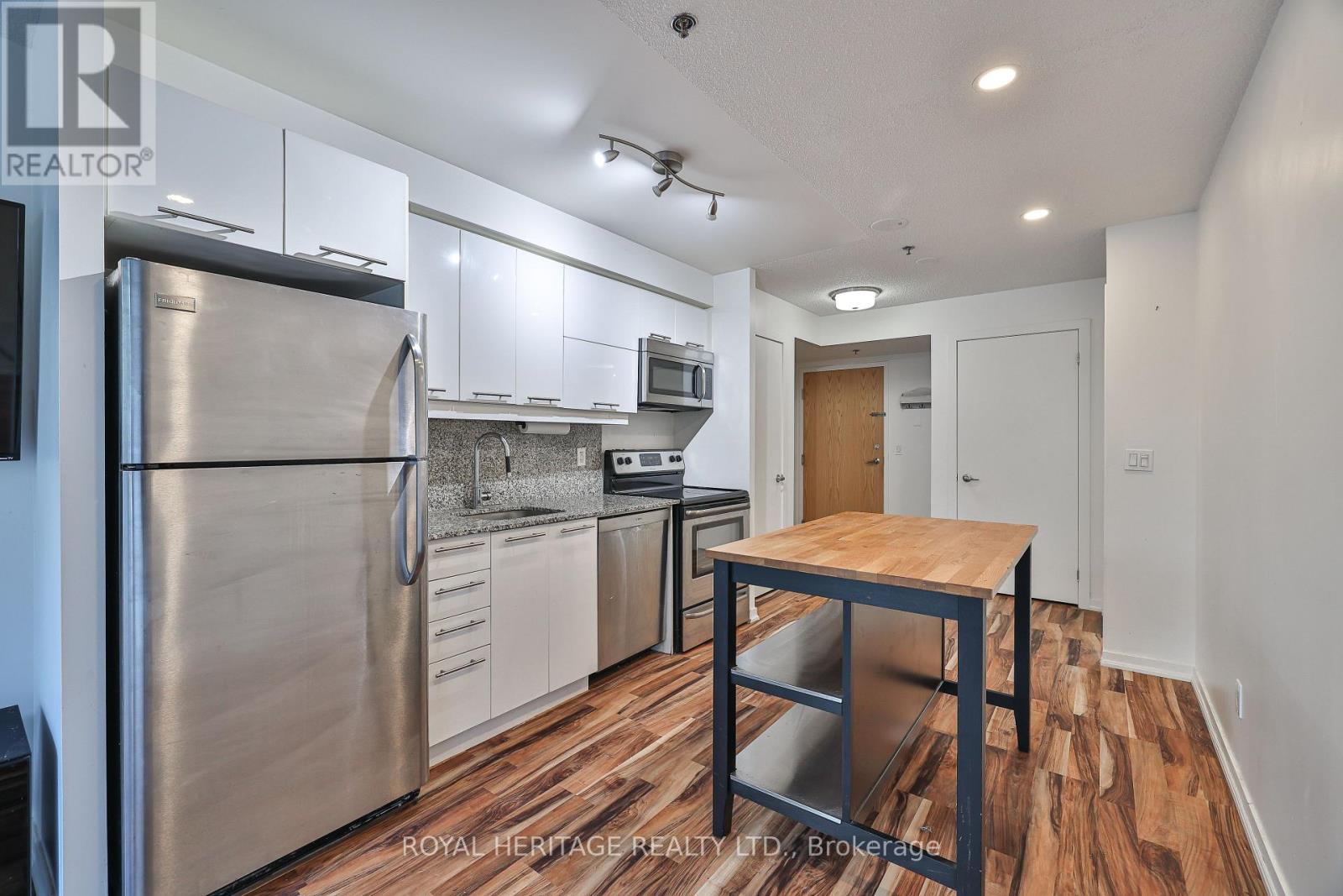 104 - 38 JOE SHUSTER WAY