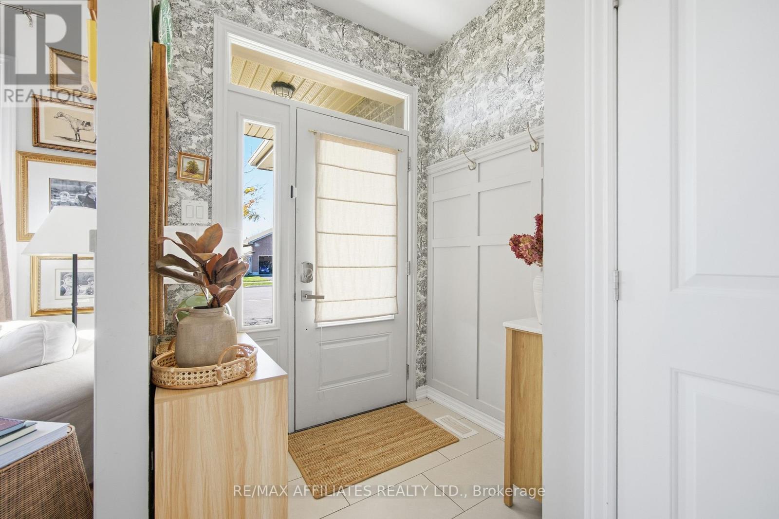 19 SENATORS GATE DRIVE