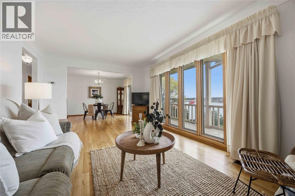 607 St.Clair PARKWAY