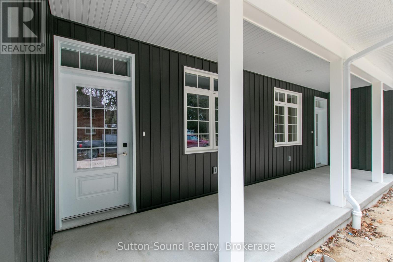 5 - 202 QUEEN STREET W