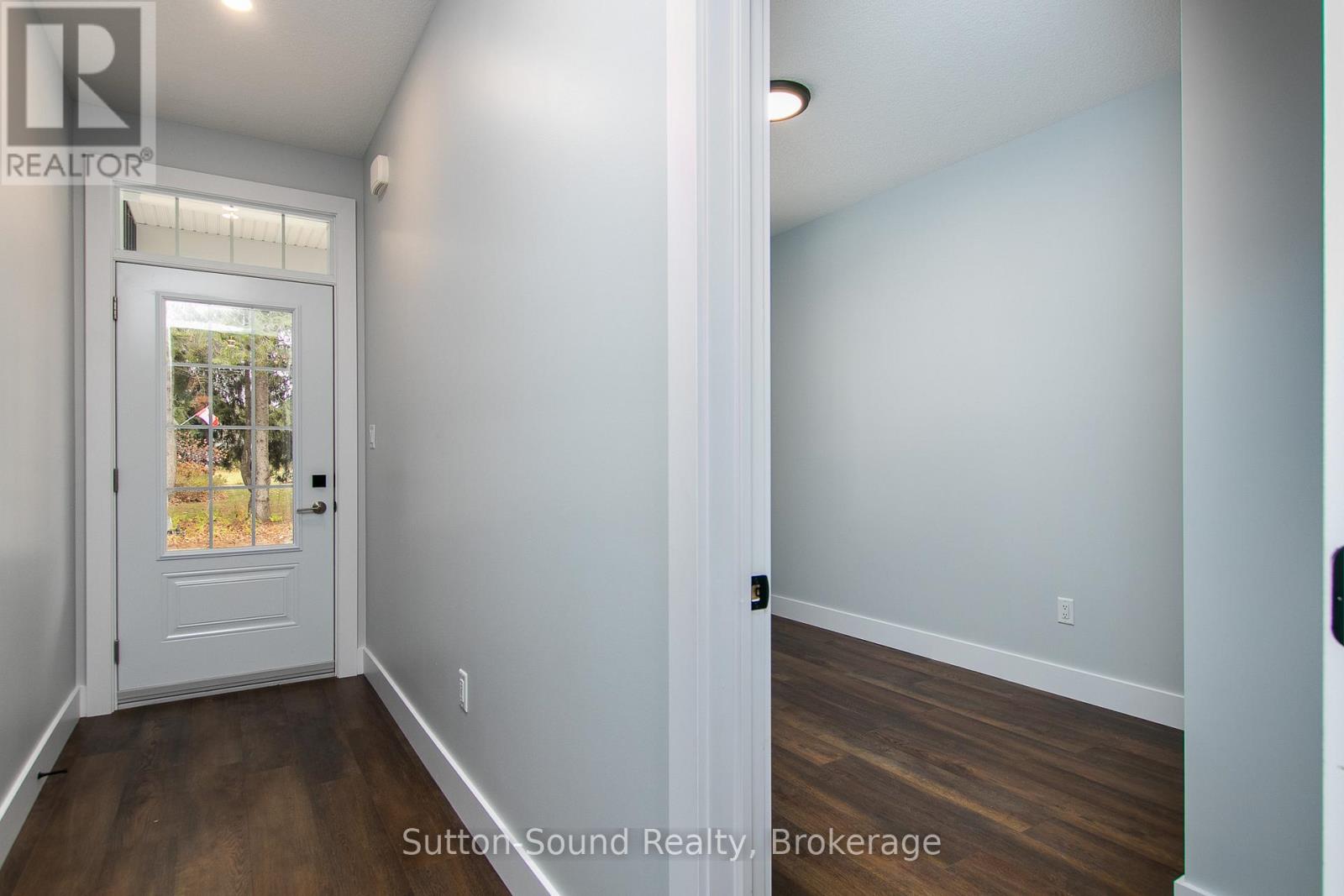 5 - 202 QUEEN STREET W