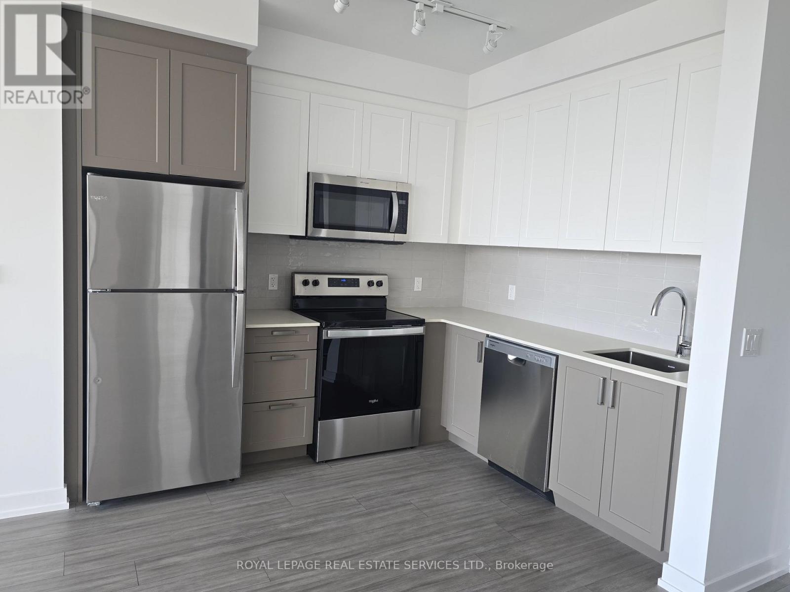 PH05 - 1010 DUNDAS STREET E