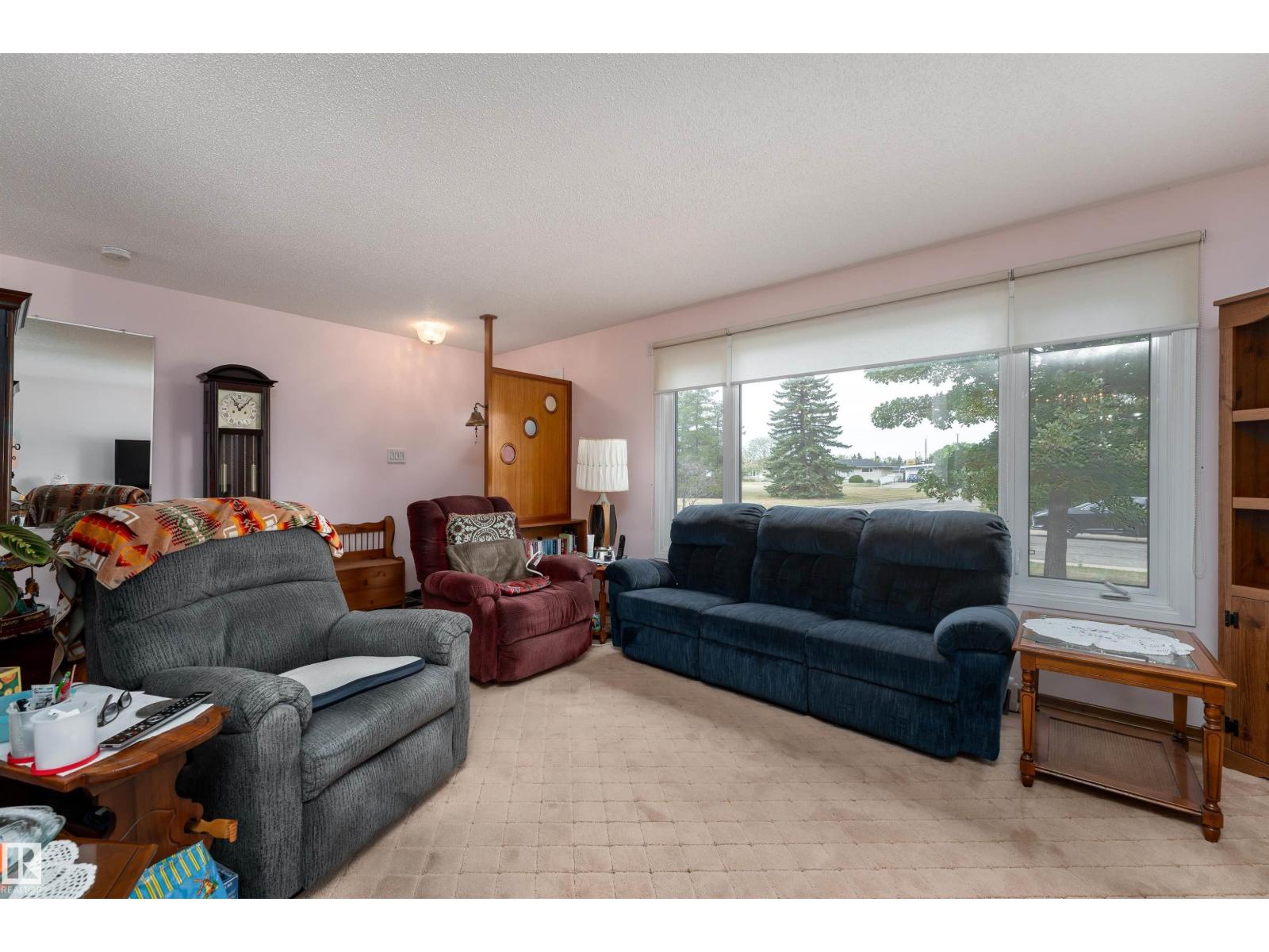 8411 135 AV NW