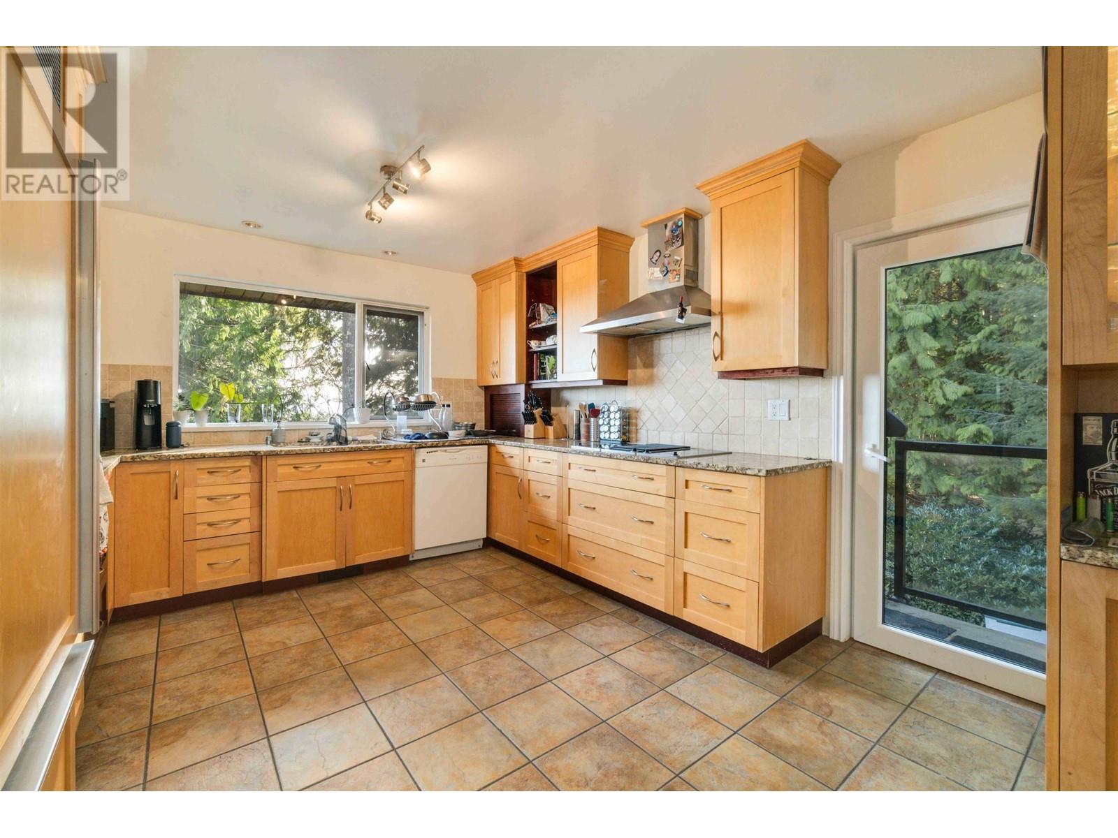 5189 MADEIRA COURT