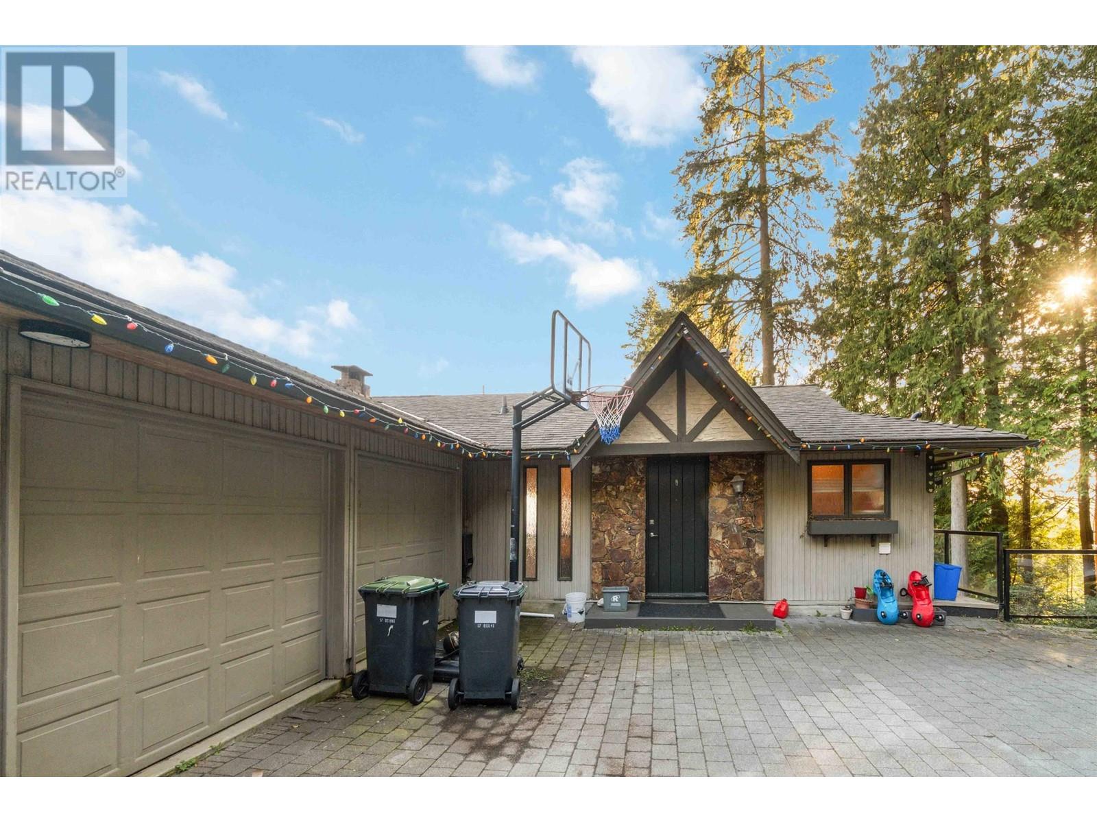 5189 MADEIRA COURT