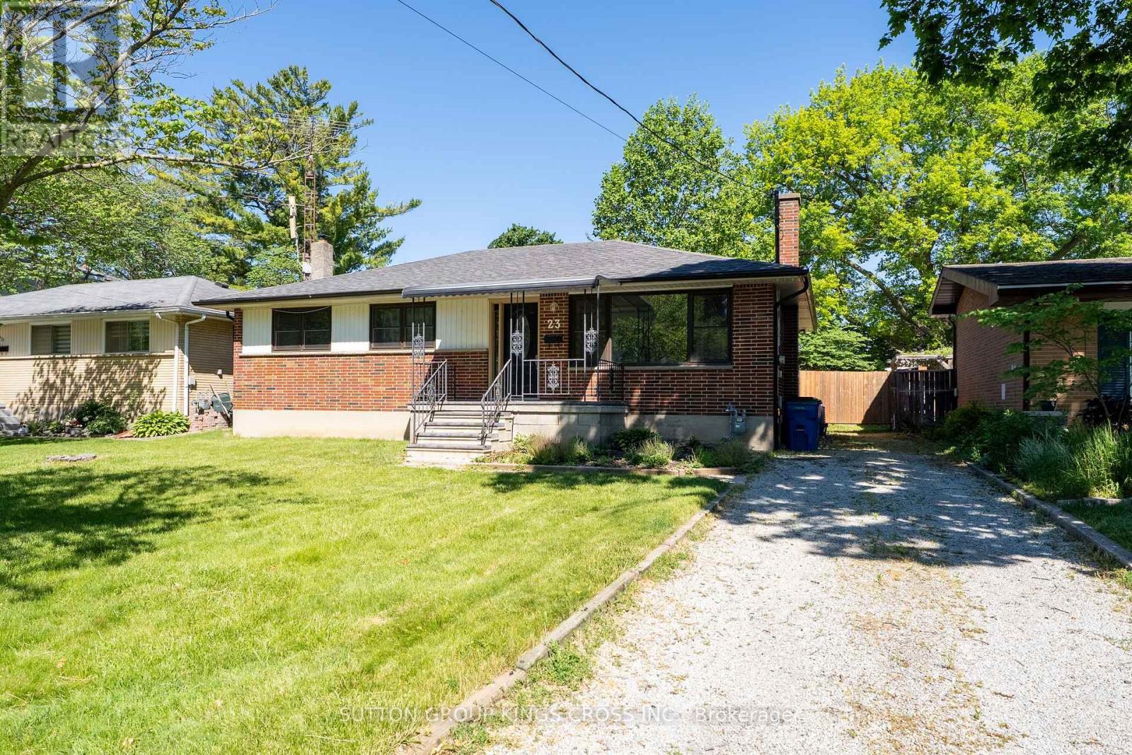 Photo 1 of 50 — 23 REDBUD DRIVE, Chatham-Kent (SW), ON N7M4E6