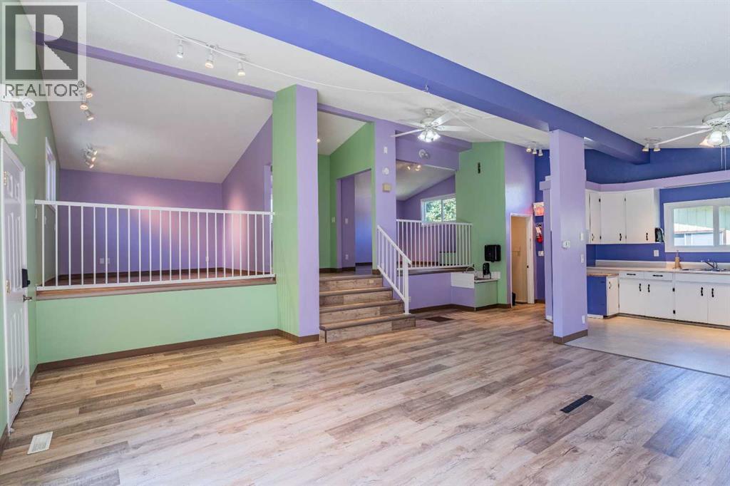 106 Elma Street W