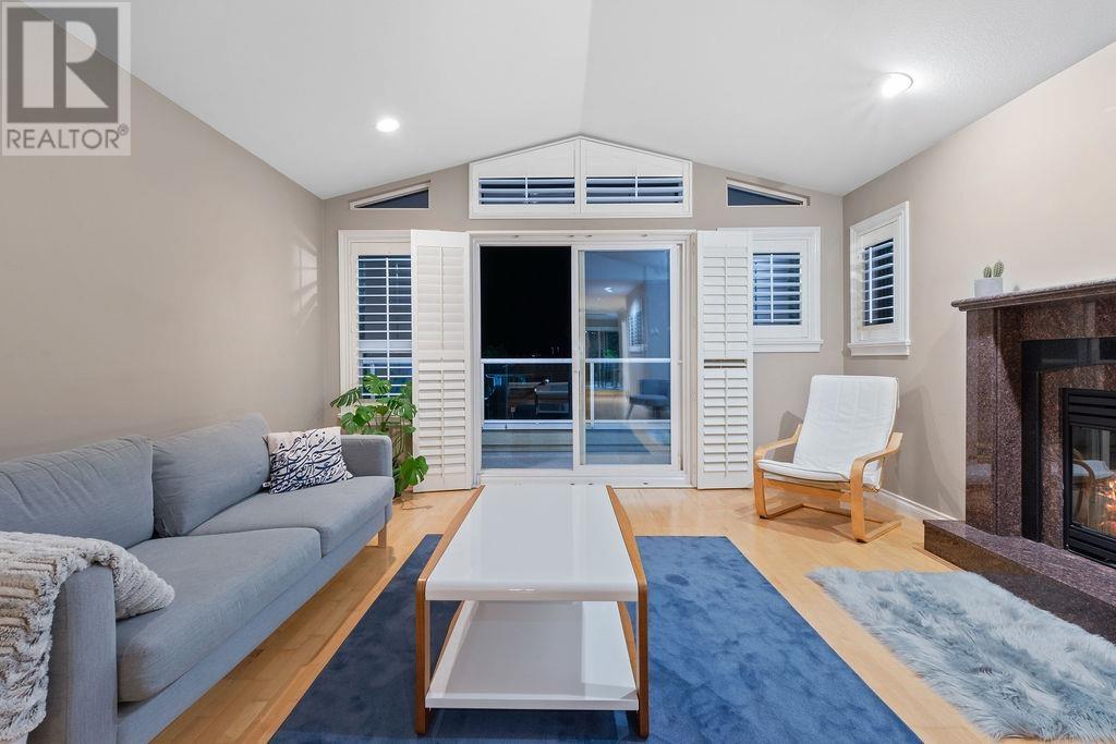 2517 MARINE DRIVE